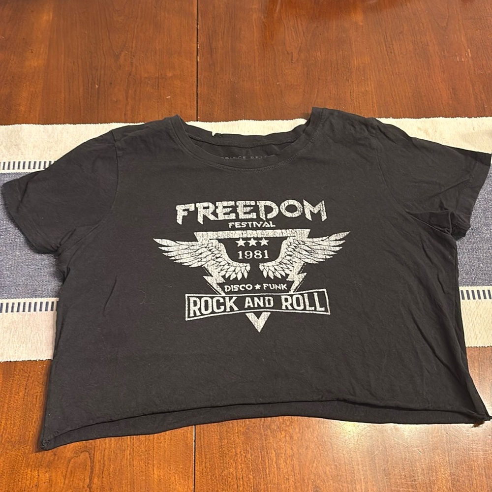 Brand- Prince Peter
Black tshirt
size medium